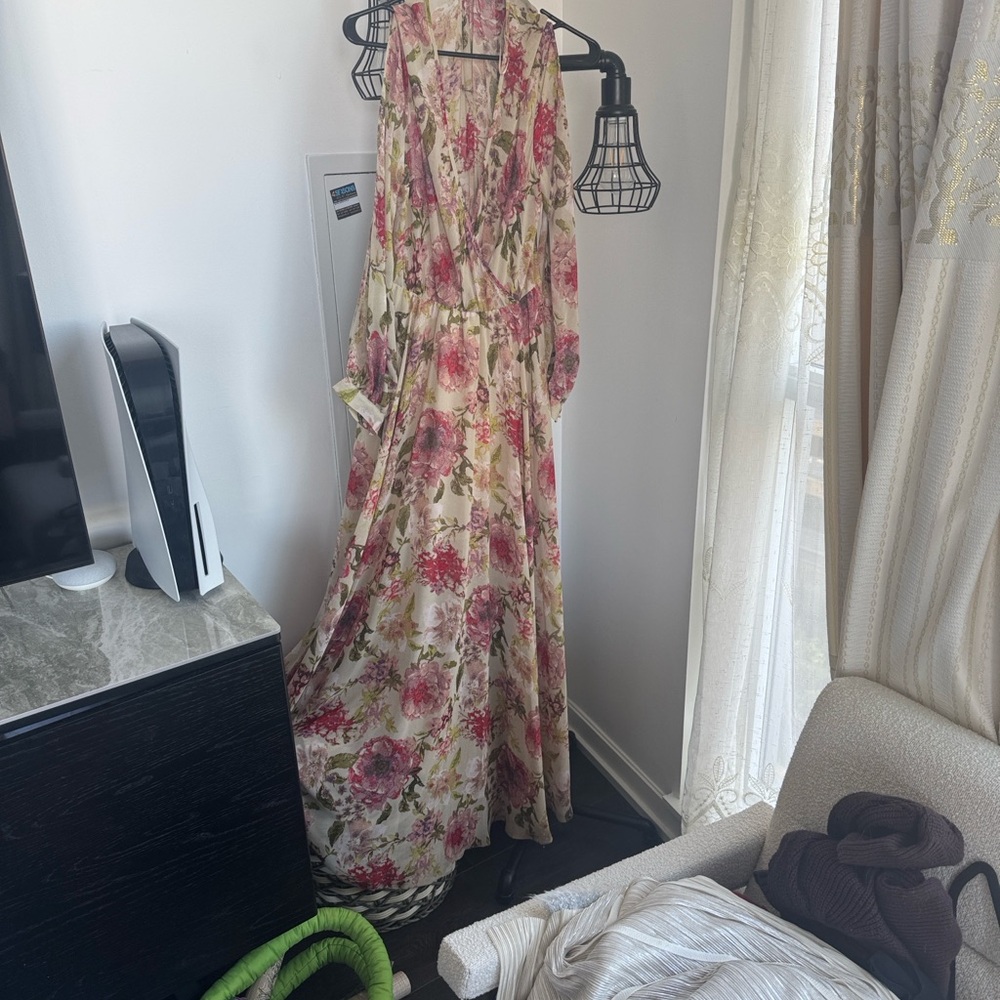 Chic Floral Sleeveless Gown